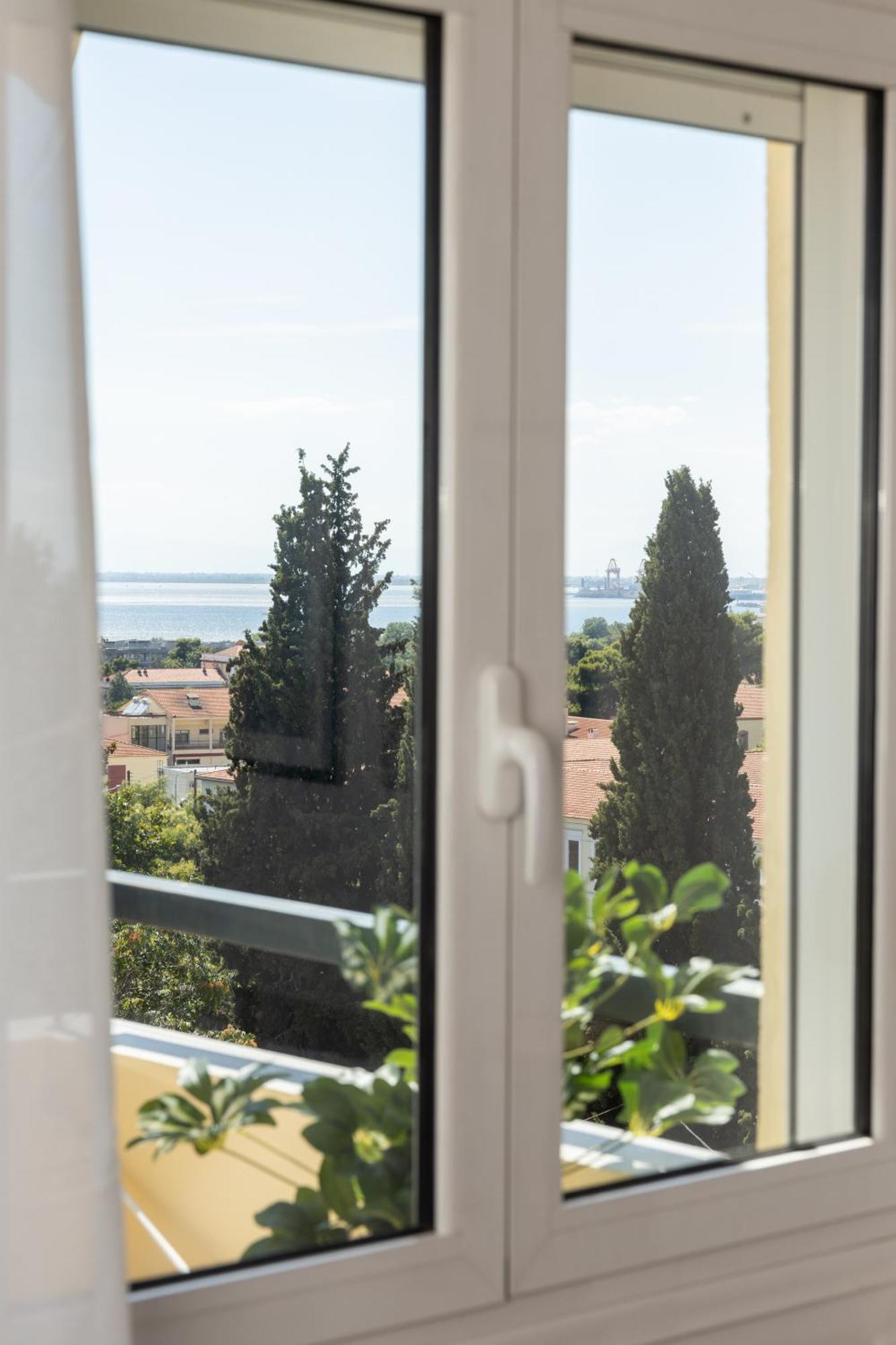 Urban Colors Apartments By Binobi! Солун Екстериор снимка