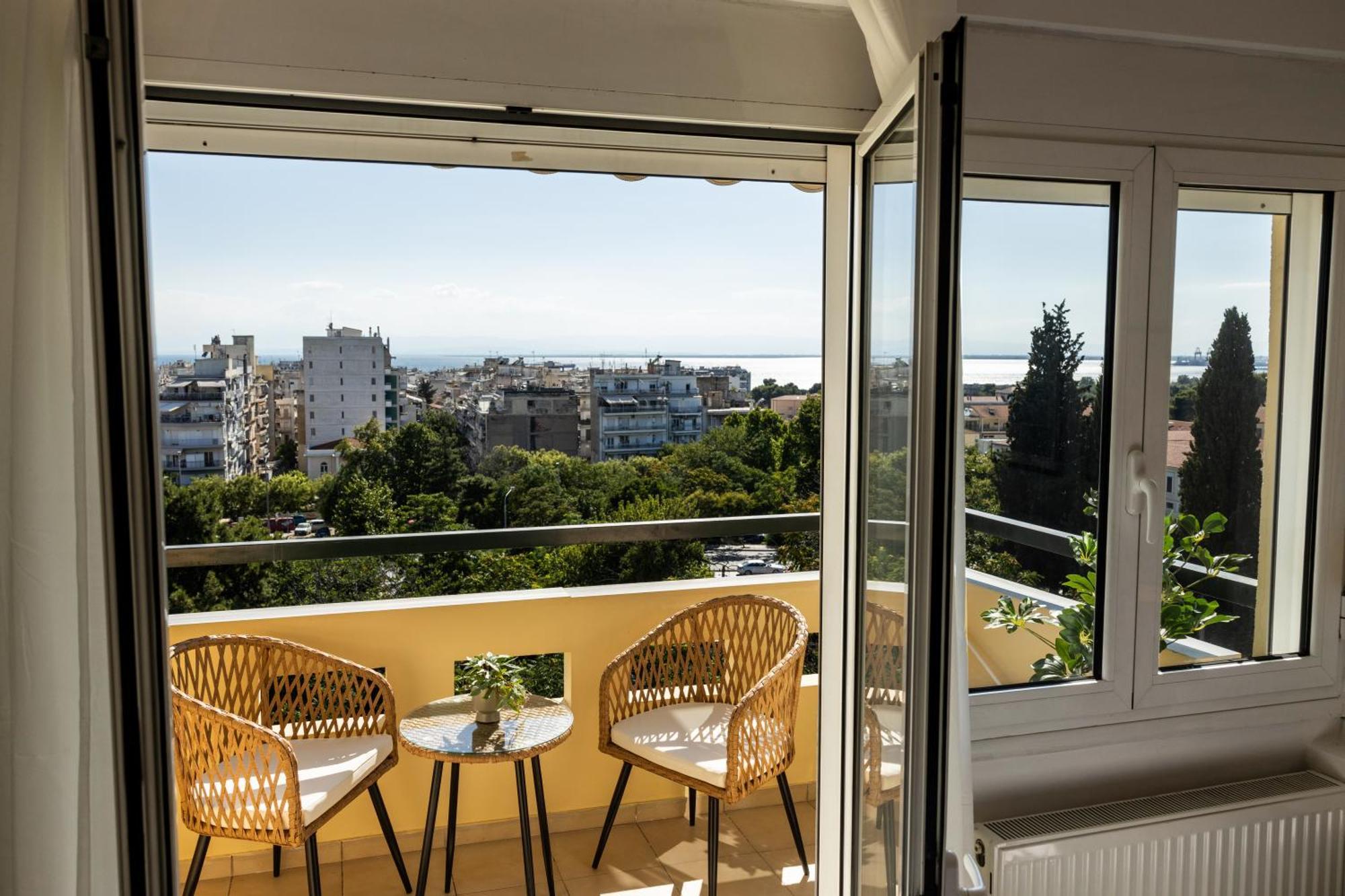Urban Colors Apartments By Binobi! Солун Екстериор снимка